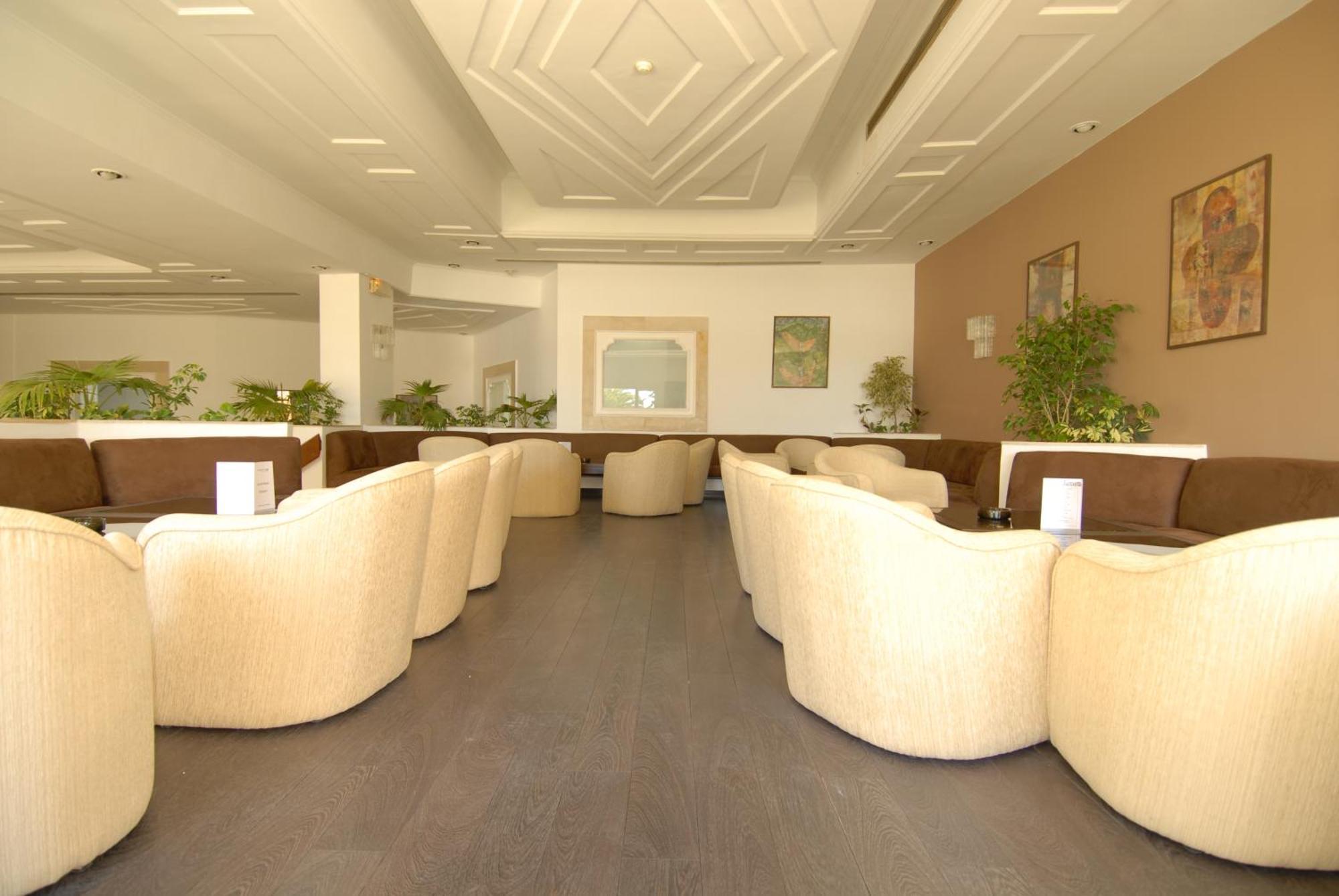 Hotel Yadis