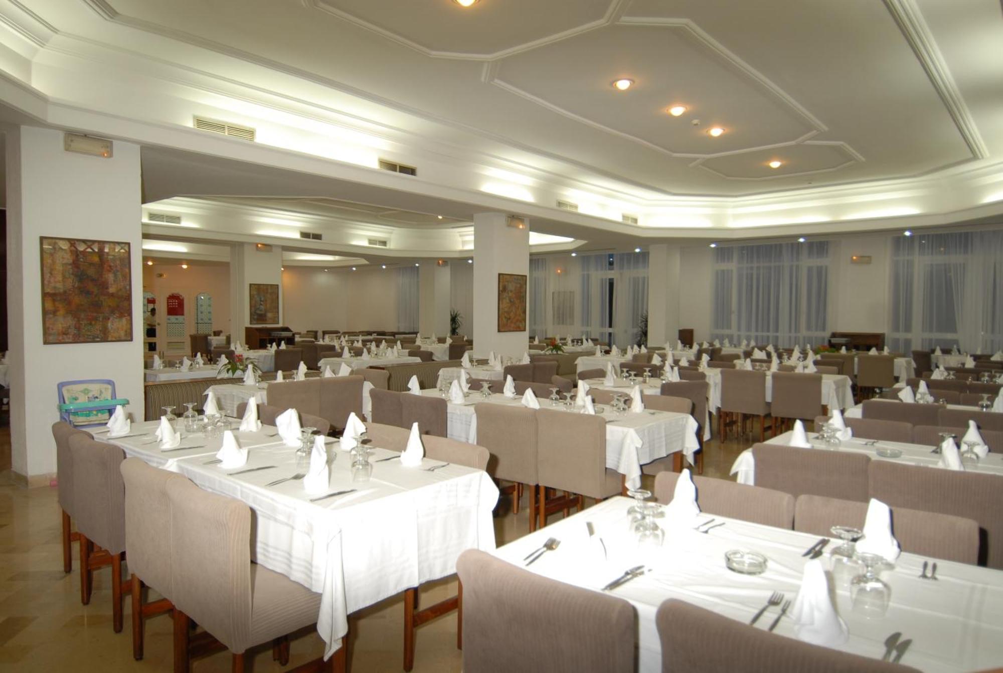 Yadis Hotel 4*