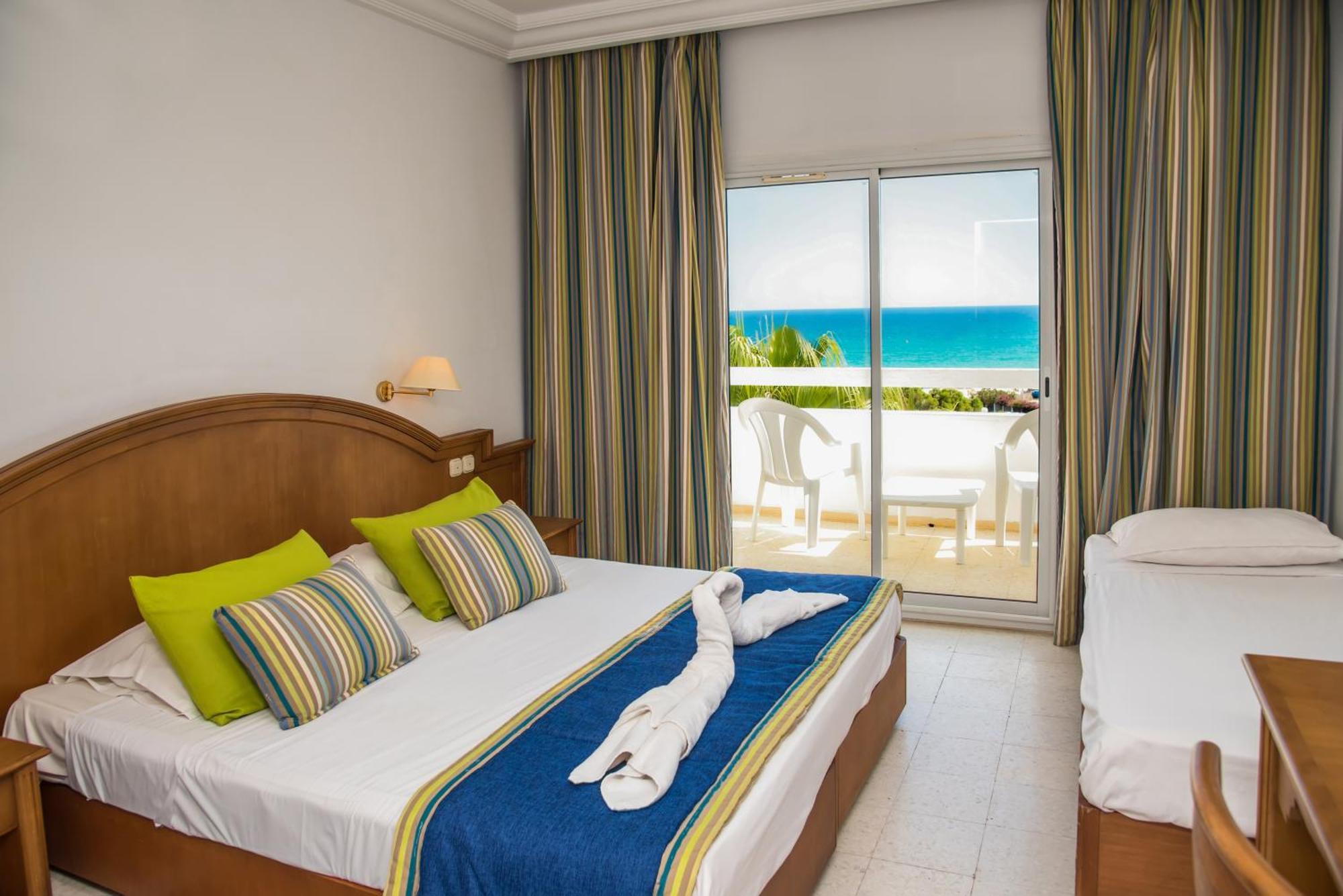 Yadis Hotel 4*
